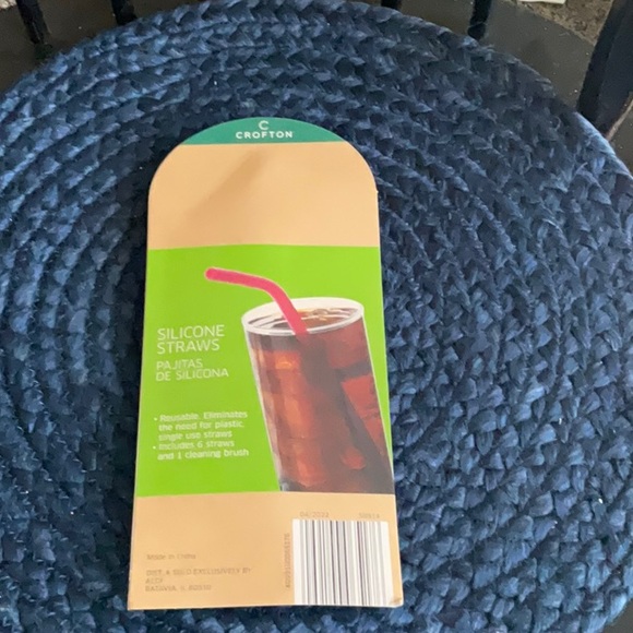 Final Price $5:  Crofton reusable 7 piece set straws - Picture 2 of 2